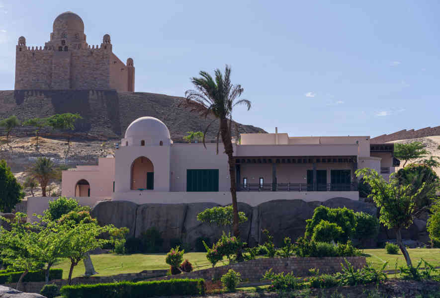Egipto 216 - Aswan - mausóleo del Aga Khan.jpg